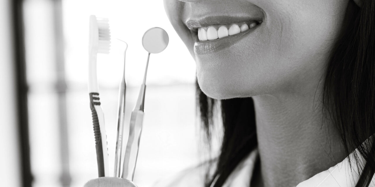 3 Trajtime Dentare Për Një Buzëqeshje Të Re